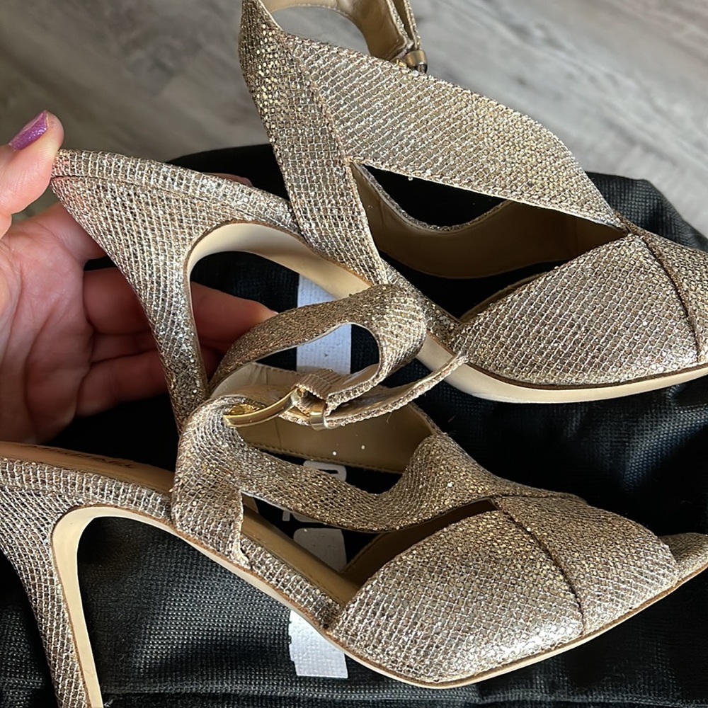 Gorgeous Michael Kors Gold Sparkle heels - Picture 3 of 3